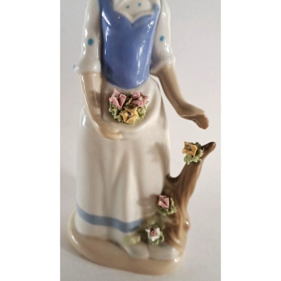 Vintage Torralba Porcelain Girl Holding Flowers Figurine Handmade Spain 8" - Picture 3 of 7